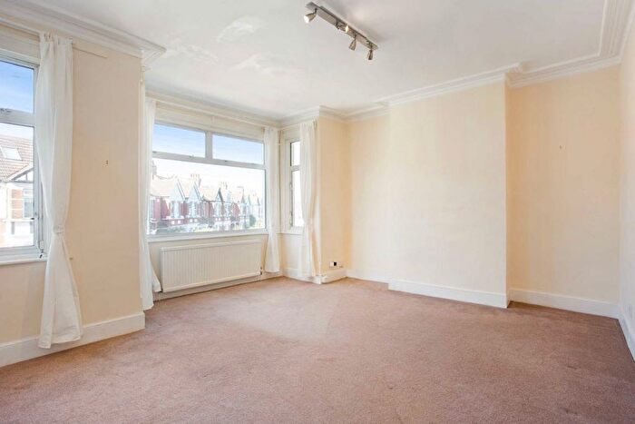 3 Bedroom Maisonette To Rent In Drayton Road, Willesden Green, NW10