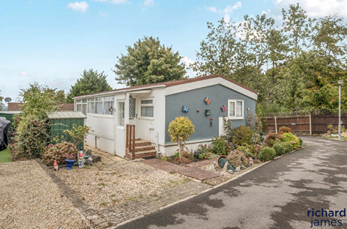 2 Bedroom Park Home For Sale In Bungalow Caravan Park, Bradenstoke, Chippenham, SN15