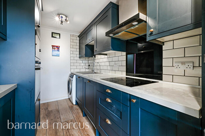 2 Bedroom Apartment To Rent In Basinghall Gardens, Sutton, SM2