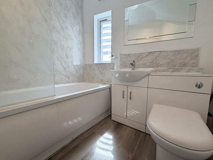 3 Bedroom Flat To Rent In Pershore Road, Selly Oak, B29