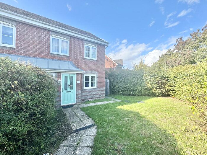 2 Bedroom House To Rent In Wiltshire Crescent, Basingstoke, RG22