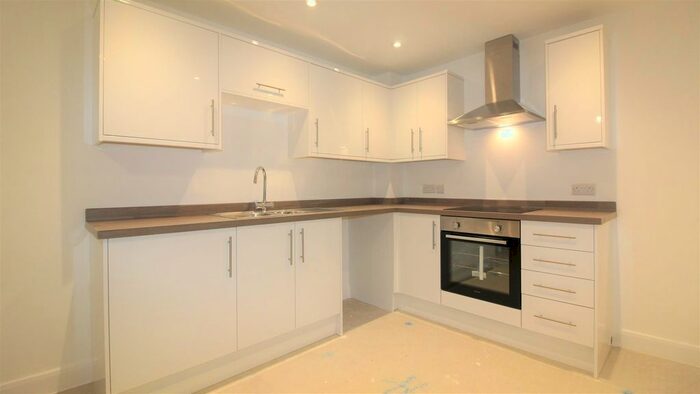 1 Bedroom Flat To Rent In Briggate, Windhill, Shipley, BD18