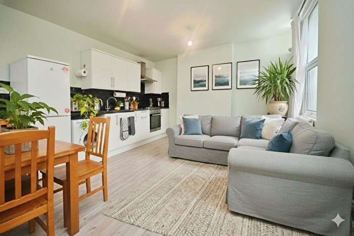 1 Bedroom Flat To Rent In Norwood Road, Tulse Hill, London, SE27