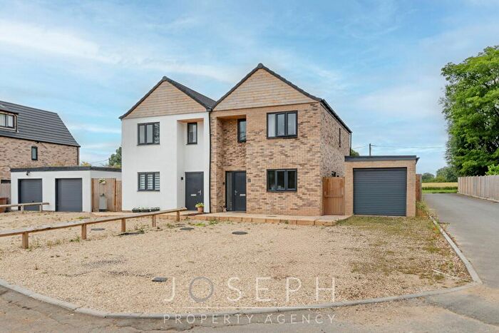 2 Bedroom Semi-Detached House For Sale In Ribbons Close, Brockford, IP14