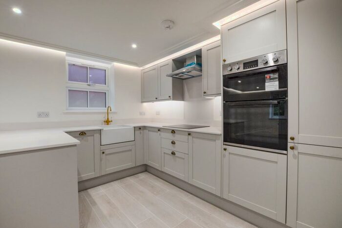 2 Bedroom Flat To Rent In Milkingpen Lane, Old Basing, RG24