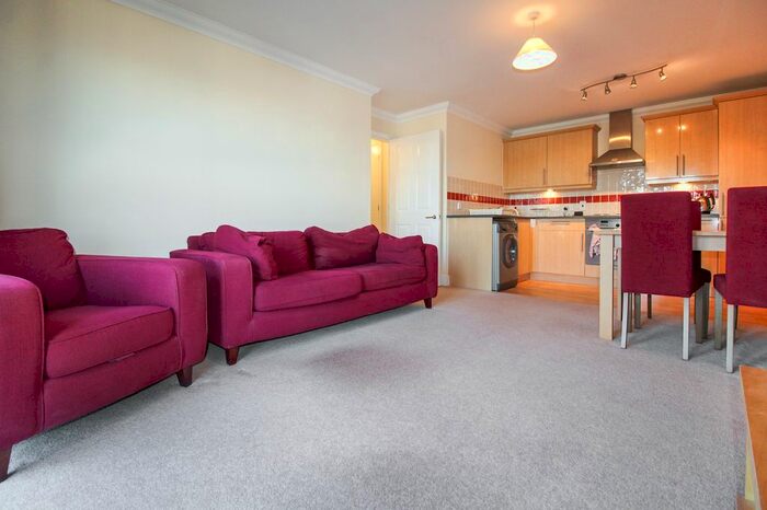 2 Bedroom Flat To Rent In Kingston Road, Epsom, KT19