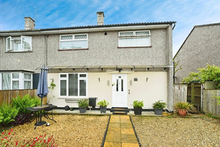 3 Bedroom End Of Terrace House For Sale In Dulverton Avenue, Swindon, SN3