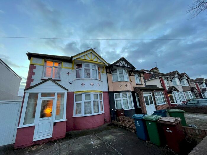 4 Bedroom Semi-Detached House To Rent In Carlyon Avenue, Harrow HA2