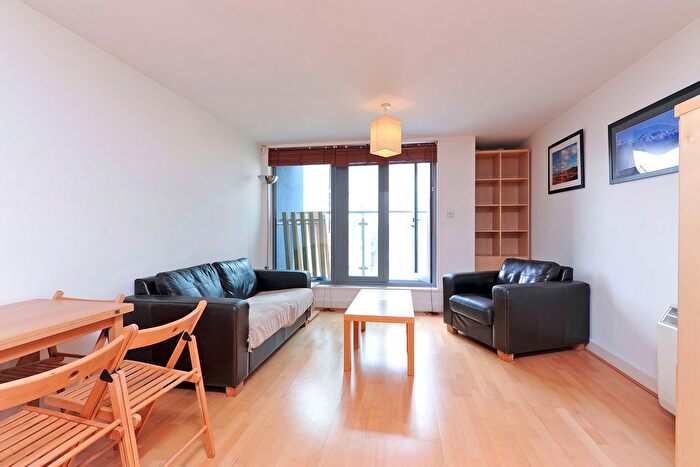 2 Bedroom Flat To Rent In London, SW18