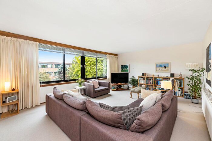 3 Bedroom Flat For Sale In / Fettes Rise, Inverleith, Edinburgh, EH4