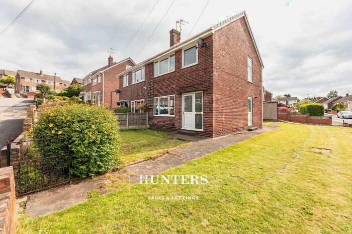 3 Bedroom Property To Rent In Springfield Avenue, Pontefract, WF8