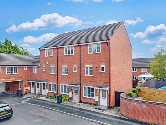 3 Bedroom Town House For Sale In Shaw Gardens, Gedling, Nottingham, NG4