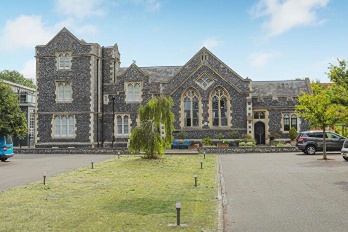 3 Bedroom Flat For Sale In Church Road, Faversham, Kent, ME13