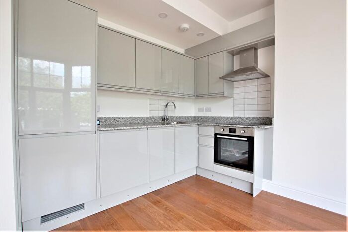 2 Bedroom Apartment To Rent In West Byfleet, Surrey, KT14