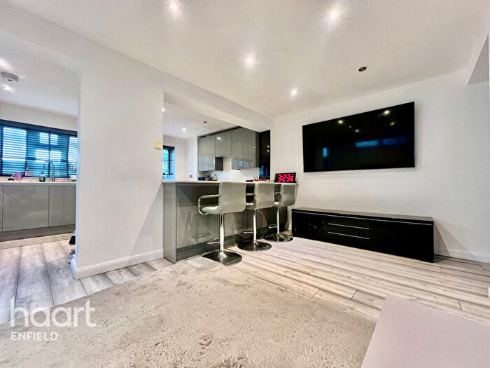 4 Bedroom Semi-Detached House For Sale In Baker Street, Enfield, EN1