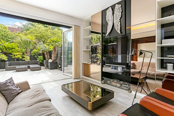 2 Bedroom Flat To Rent In Battersea Church Road, London, SW11