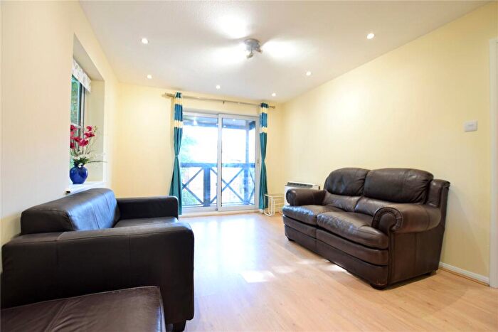 2 Bedroom Apartment To Rent In Admirals Court, Rose Kiln Lane, Reading, Berkshire, RG1