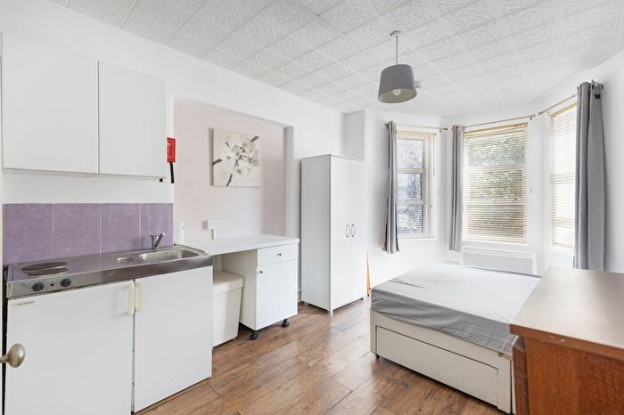 Studio To Rent In Springwell Avenue, London, NW10