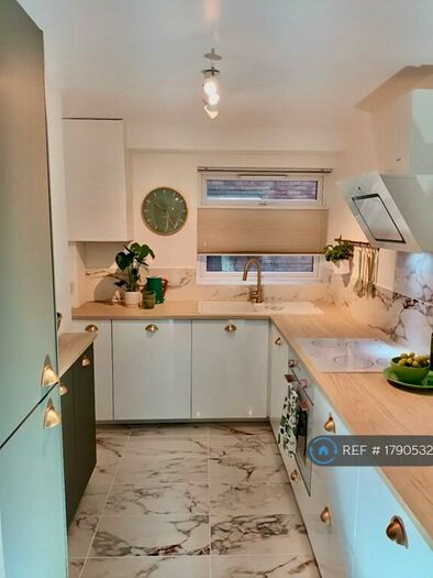 1 Bedroom Flat To Rent In Robin Hood Lane, Sutton, SM1