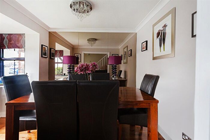 4 Bedroom Detached House For Sale In Spring Bank Drive, Liversedge, WF15