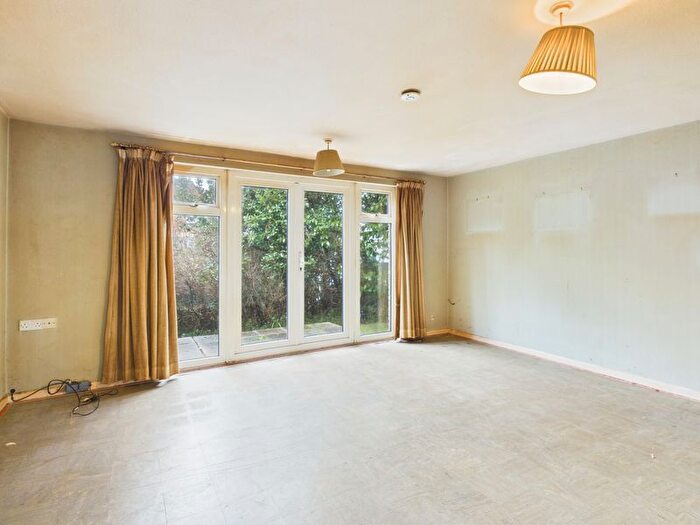 2 Bedroom Flat For Sale In Dry Bank Court, Tonbridge, TN10