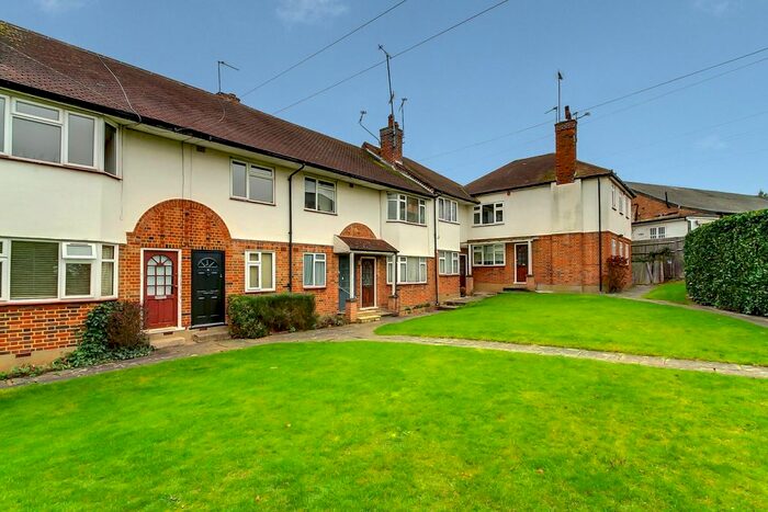 2 Bedroom Flat To Rent In Bedford Close, London, N10