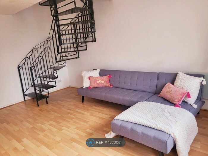 2 Bedroom Semi-Detached House To Rent In Burlington Close, London, E6