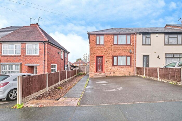 3 Bedroom Semi Detached House For Sale In Kenelm Road, Oldbury, B68