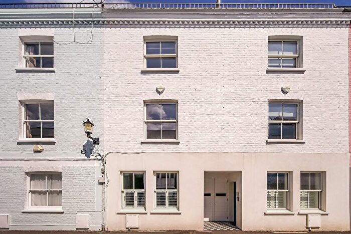 4 Bedroom Property To Rent In Redfield Lane, Earl's Court Village, SW5