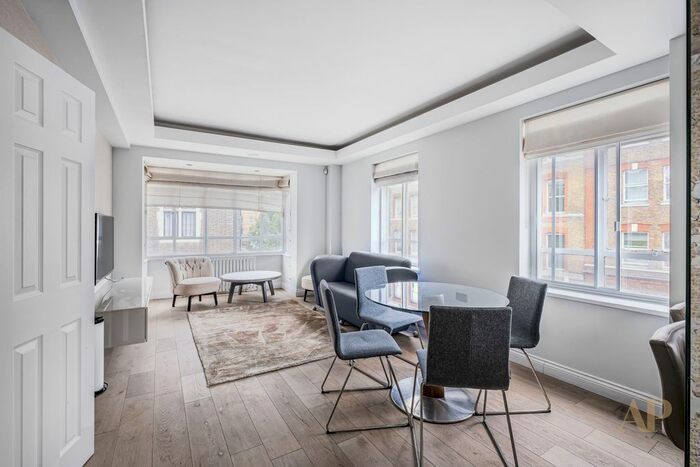 2 Bedroom Flat To Rent In Wesley Court, - Weymouth Street, Marylebone, London, W1G