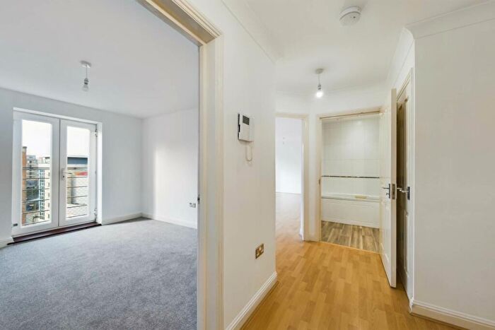 2 Bedroom Apartment For Sale In The Spires, Town Centre, HP2