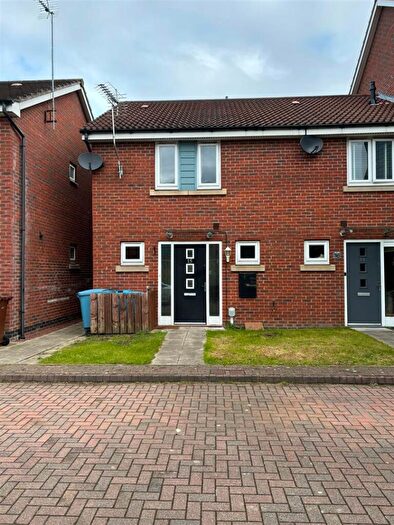 3 Bedroom Semi Detached House To Rent In Sandwell Park, Kingswood, Hull, HU7
