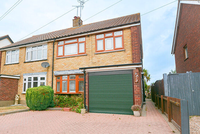 3 Bedroom Semi-Detached House For Sale In High Street, Wakering, SS3