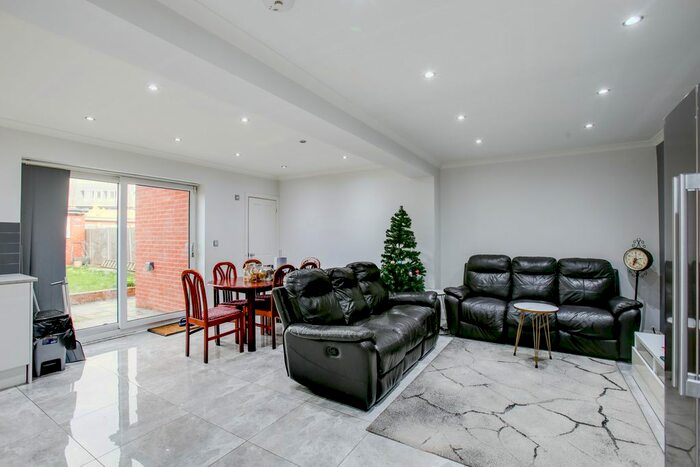 3 Bedroom Semi-Detached House To Rent In Field Close, Hounslow, TW4