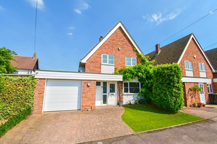 4 Bedroom Link Detached House For Sale In Fairway, Great Barford, MK44