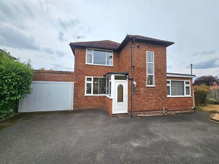 3 Bedroom Detached House For Sale In Highwood Avenue, Solihull, B92