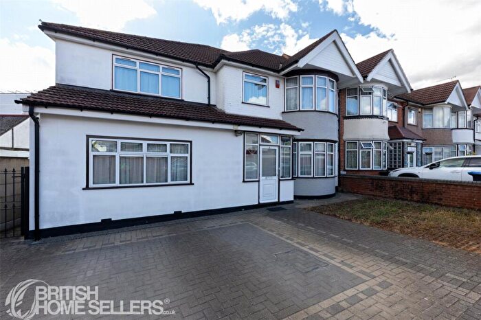 4 Bedroom End Of Terrace House For Sale In Boycroft Avenue, London, NW9