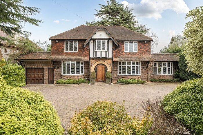 4 Bedroom Detached House For Sale In The Green, Epsom, KT17