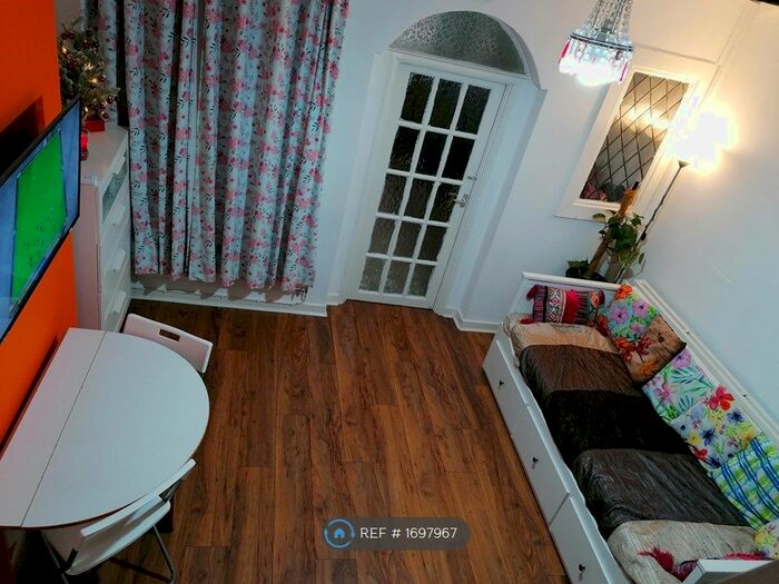 3 Bedroom Terraced House To Rent In Cyfarthfa Street, Cardiff, CF24