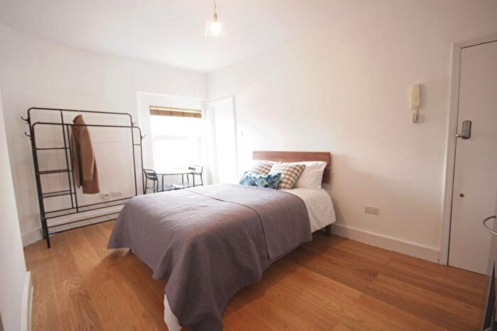 Studio To Rent In Courtyard House, Rotherhithe New Road, Surrey Quays, SE16