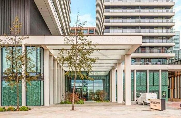 1 Bedroom Apartment To Rent In Wardian Tower, Bagshaw Building, Wards Place, Canary Wharf, South Quay, London, E14