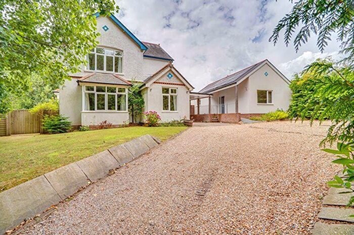 5 Bedroom Detached House For Sale In Botley Road, Southampton, SO31