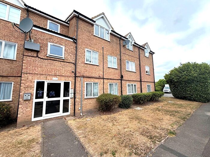 2 Bedroom Flat For Sale In Seymour Way, Sunbury-On-Thames, TW16