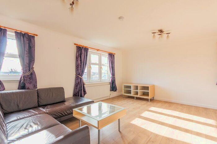 2 Bedroom Flat To Rent In L &#; Meadow Place Road, Edinburgh, EH12