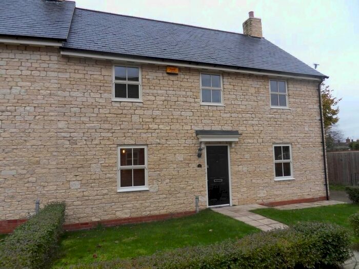 4 Bedroom End Of Terrace House To Rent In Chantry Rise, Olney, MK46