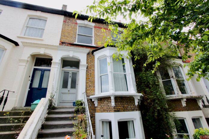 2 Bedroom Flat To Rent In Alvington Crescent, Dalston, London, E8