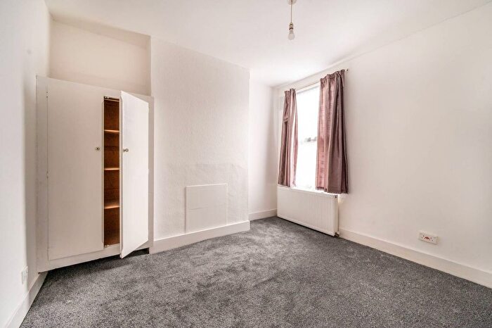 2 Bedroom Flat To Rent In Western Road, Upton Park, London, E13