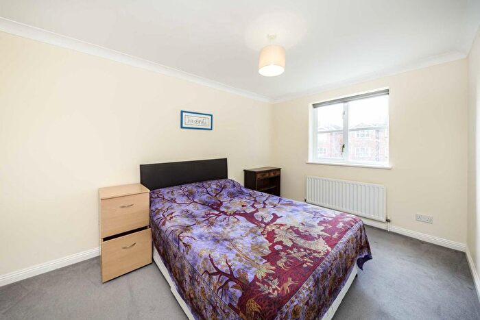 2 Bedroom Flat For Sale In Draymans Way, Isleworth, TW7