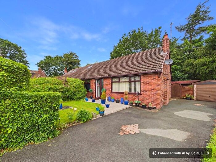 3 Bedroom Semi-Detached Bungalow For Sale In Rufford Place, Tyldesley, M29