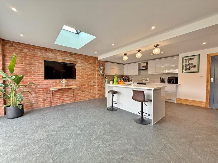4 Bedroom End Of Terrace House For Sale In Colwell Road, Cosham, PO6